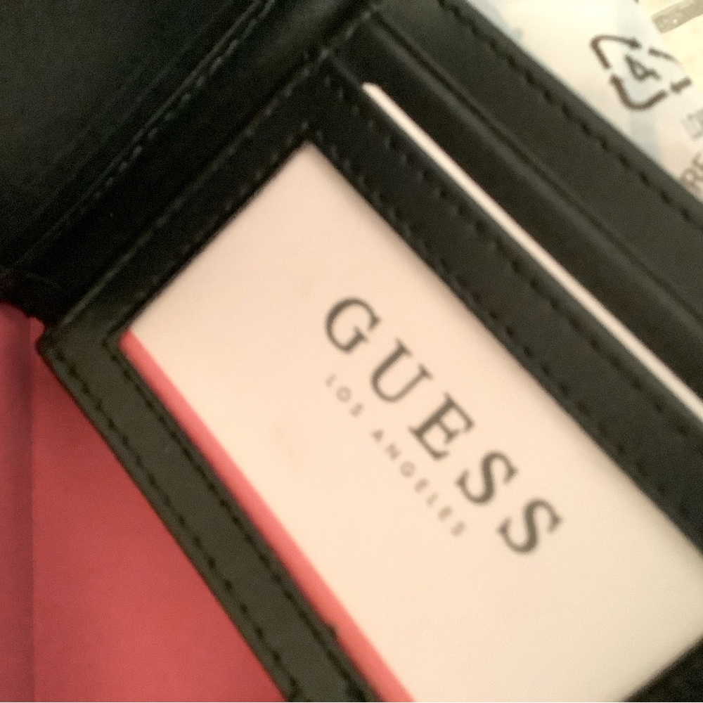 Amazing leather  trifold wallet .new in box